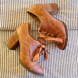 ModCloth Restricted Oxford Heels